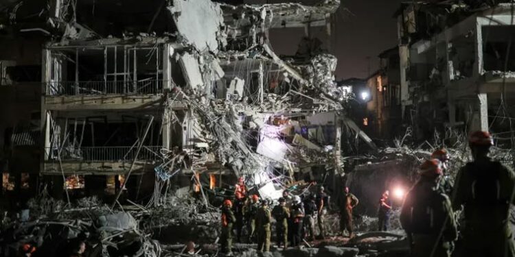 ایران کا بھرپور جواب: اسرائیل دھماکوں سے گونج اٹھا، 7 ہلاک، متعدد عمارتیں تباہ