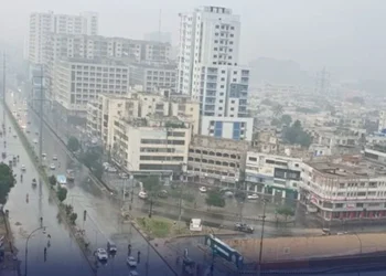 کراچی کے مختلف علاقوں میں گرج چمک کے ساتھ بارش