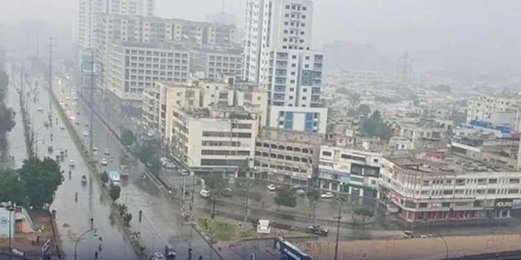 کراچی کے مختلف علاقوں میں گرج چمک کے ساتھ بارش