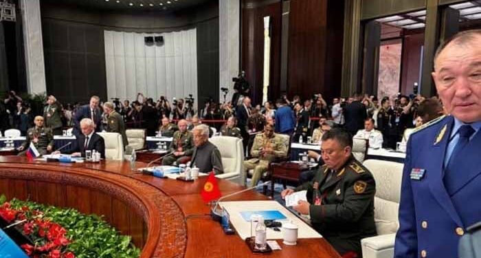 عالمی برادری مسئلہ کشمیر اور فلسطین کا پُر امن حل یقینی بنائے: خواجہ آصف کا ایس سی او میں خطاب