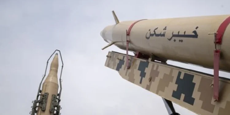 خیبر شکن میزائل زمین پر گرنے کے بعد اسرائیل میں سائرن بجے، ایرانی پاسداران انقلاب