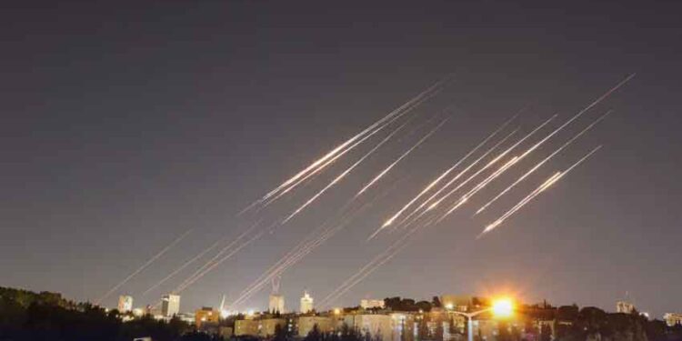 پے در پے میزائل حملوں کے باعث اسرائیل کا میزائل دفاعی نظام دباؤ سے دوچار