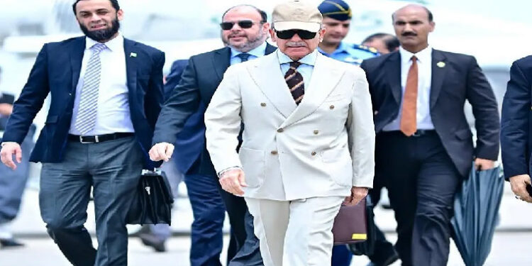 وزیراعظم اقتصادی تعاون تنظیم کے سربراہ اجلاس میں شرکت کیلئے آذربائیجان روانہ