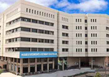 لاہور: سرکاری اسکول میں پڑھنے والے سبزی فروش کے بیٹے کی میٹرک بورڈ میں تیسری پوزیشن