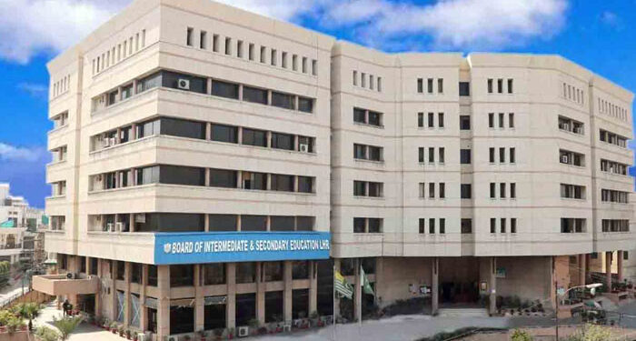 لاہور: سرکاری اسکول میں پڑھنے والے سبزی فروش کے بیٹے کی میٹرک بورڈ میں تیسری پوزیشن