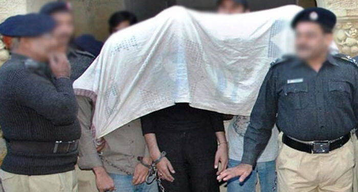 کراچی: مویشی بیوپاریوں سے ایک کروڑ روپے لوٹنے میں ملوث 2 پولیس اہلکاروں سمیت 5 ملزمان گرفتار