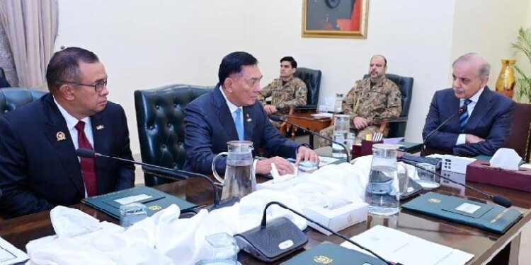 وزیراعظم شہباز شریف سے انڈونیشیا کے وزیر دفاع کی ملاقات، دوطرفہ تعاون بڑھانے پر اتفاق