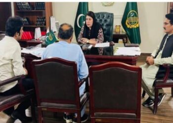 لیہ:تحصیل ہسپتال فتح پور میں گاڑی کے اندر بچے کی پیدائش کا معاملہ