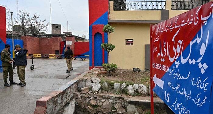 توشہ خانہ کیس ٹو: جج انتظار کرتے رہے، علیمہ خان اور وکلا کو جیل میں داخلے کی اجازت نہ ملی