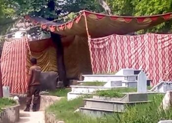 راولپنڈی: غیرت کے نام پر قتل سدرہ کی جوڈیشل مجسٹریٹ کی نگرانی میں قبر کشائی