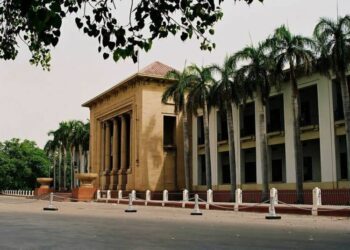 پنجاب اسمبلی میں ہنگامہ آرائی: اپوزیشن ارکان خالد نثار ڈوگر اور شیخ امتیاز 15 اجلاسوں کے لیے معطل