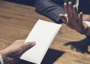 کئی بار رشوت کی پیشکشں ٹھکرانے والے پولیس اہلکار کیلئے بڑا انعام