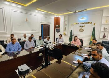 ہونہار طالبہ ہانیہ محمود کی شاندار کامیابی، ڈپٹی کمشنر کی جانب سے اعزاز سے نوازا گیا