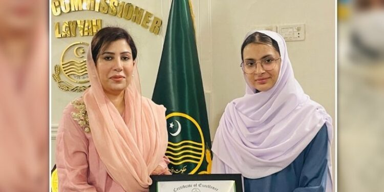 ہونہار طالبہ ہانیہ محمود کی شاندار کامیابی، ڈپٹی کمشنر کی جانب سے اعزاز سے نوازا گیا