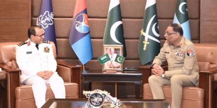 سعودی بحریہ کے سربراہ کا جوائنٹ اسٹاف ہیڈکوارٹرز راولپنڈی کا دورہ، جنرل ساحر شمشاد مرزا سے ملاقات