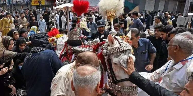 ملک بھر میں یوم عاشور عقیدت و احترام سے منایا جا رہا ہے، سخت سکیورٹی انتظامات