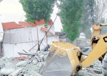 دریائے سوات پر تجاوزات کیخلاف آپریشن، 65 دکانیں، ہوٹل اور پارک مسمار