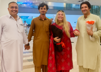 امریکی خاتون پاکستانی نوجوان کی محبت میں گرفتار ہو کر پاکستان پہنچ گئی