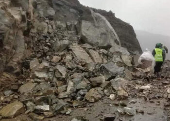 غذر میں آسمانی بجلی گرنے سےکئی مقامات پر لینڈسلائیڈنگ، مکانات تباہ، فصلوں کو بھی نقصان