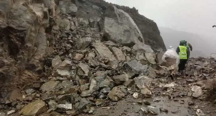 غذر میں آسمانی بجلی گرنے سےکئی مقامات پر لینڈسلائیڈنگ، مکانات تباہ، فصلوں کو بھی نقصان