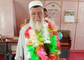 پشین کے 55 سالہ فیض الحق نے میٹرک کا امتحان امتیازی نمبروں سے پاس کرلیا