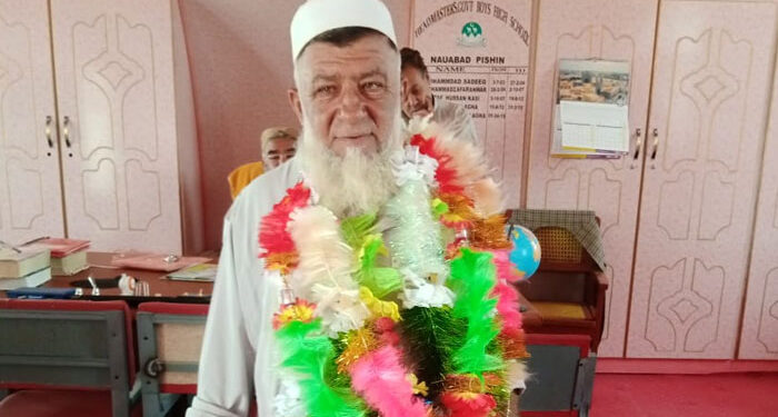 پشین کے 55 سالہ فیض الحق نے میٹرک کا امتحان امتیازی نمبروں سے پاس کرلیا