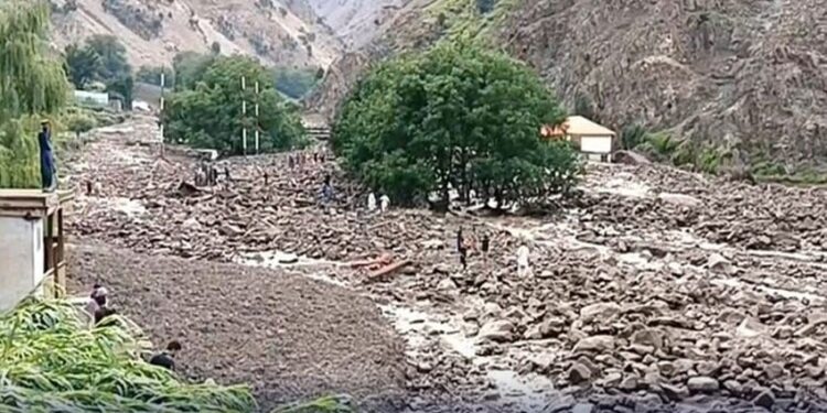 گلگت بلتستان میں کلاؤڈ برسٹ سے تباہی، درجنوں مکانات تباہ، 30 سیاح لاپتہ