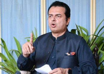 پوری پی ٹی آئی کچھ نہیں کرسکی تو عمران خان کے بچے کیا کرلیں گے؟ طلال چوہدری