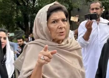 عمران خان نے جیل سے پارٹی کیلئے کیا سخت پیغام بھیجا؟ علیمہ خان نے بتادیا