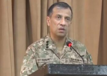 ڈی جی آئی ایس پی آر کا جی سی یونیورسٹی لاہور کا دورہ، حب الوطنی کے جذبے سے لبریز مناظر