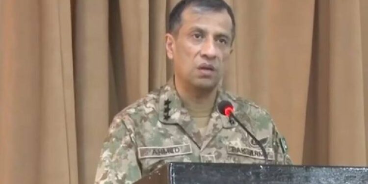 ڈی جی آئی ایس پی آر کا جی سی یونیورسٹی لاہور کا دورہ، حب الوطنی کے جذبے سے لبریز مناظر