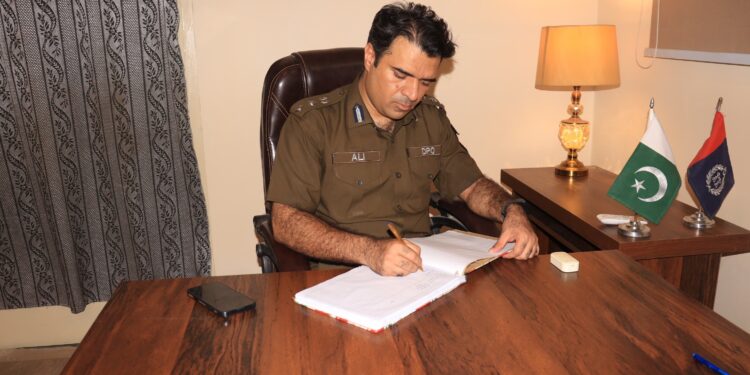 ڈی پی او محمد علی وسیم کا تھانہ کوٹ سلطان اور تھانہ پیر جگی کا اچانک دورہ