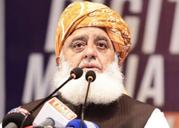 پختونخوا کسی سیاسی کشمکش کا متحمل نہیں ہوسکتا، تبدیلی آئے تو پی ٹی آئی کے اندر سے ہی آئے: فضل الرحمان