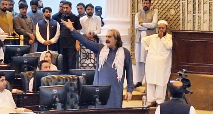 اندرونی اختلاف یا اپوزیشن کو سہولت، سینیٹ الیکشن میں پی ٹی آئی نے 5 ویں نشست کیوں چھوڑی؟