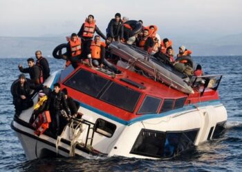 انڈونیشیا میں مسافر بحری جہاز ڈوبنے کے باعث 4 افراد ہلاک، 61 افراد لاپتہ