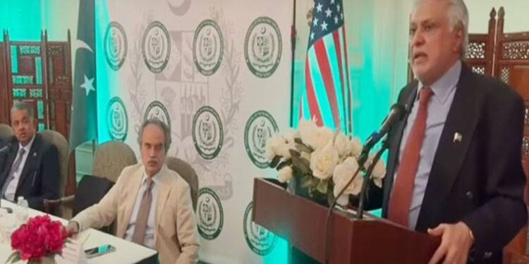 ملک کو دیوالیہ ہونے سے بچایا، اگر پی ٹی آئی حکومت مزید چھ ماہ برقرار رہتی تو ملک ڈیفالٹ کر چکا ہوتا: اسحاق ڈار