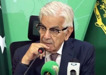 عمران اور غلام سرور نے قومی ائیرلائن کو قبرستان بنایا، کارروائی کا فیصلہ کابینہ کریگی: وزیر دفاع