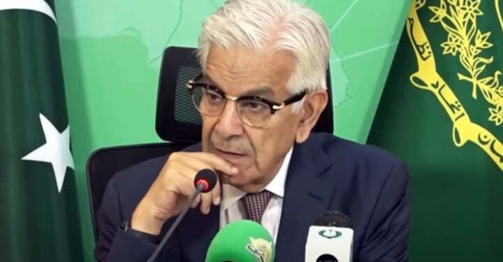 عمران اور غلام سرور نے قومی ائیرلائن کو قبرستان بنایا، کارروائی کا فیصلہ کابینہ کریگی: وزیر دفاع