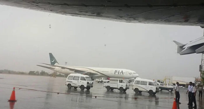 ملک میں بارشوں کے باعث فضائی آپریشن شدید متاثر، کئی پروازیں منسوخ، درجنوں تاخیر کا شکار