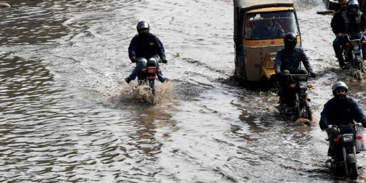پنجاب اور دیگر علاقوں میں طوفانی بارشوں سے نشیبی علاقے زیر آب