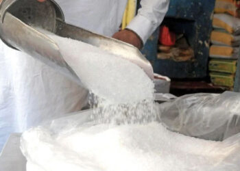 وعدے اور یقین دہانی جھوٹی نکلیں، شوگر ڈیلرز نے حکومت کو گھما کر رکھ دیا، چینی پھر مہنگی