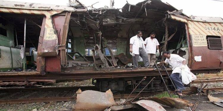 ممبئی ہائیکورٹ نے 2006 کے ٹرین بم دھماکوں کے 12 ملزمان کو بری کر دیا