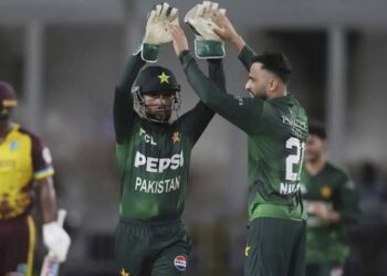 پہلا ٹی 20: پاکستان نے ویسٹ انڈیز کو 14 رنز سے شکست دے کر سیریز کا فاتحانہ آغاز کر لیا