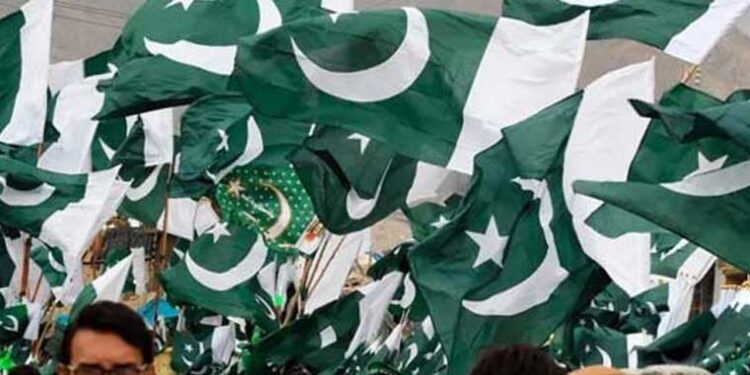 جشن آزادی کی تیاریاں عروج پر، ہر طرف سبز ہلالی پرچموں کی بہار