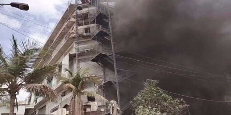 کراچی کے علاقے لانڈھی میں کپڑے کی فیکٹری میں آتشزدگی، 6 افراد زخمی