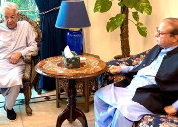 نواز شریف سے وزیر دفاع خواجہ آصف کی اہم ملاقات