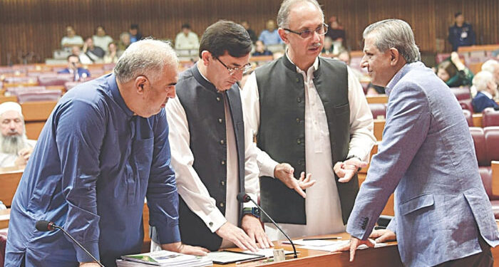 حکومت اور پی ٹی آئی کے درمیان مذاکرات کے امکانات روشن