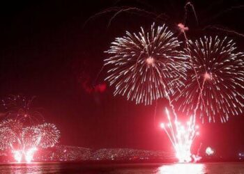 گورنر ہاؤس سندھ میں معرکہ حق، یوم آزادی کا جشن ، آتشبازی کا شاندار مظاہرہ، آسمان پر رنگ و نور چھا گیا