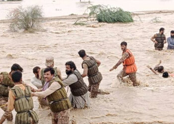 پاک فوج نے ایک دن کا راشن اور تنخواہ خیبر پختونخوا کے سیلاب سے متاثرہ عوام کی بحالی کیلئے وقف کردی