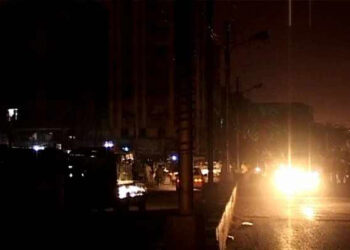 راشنیوں کا شہر اندھیروں میں ڈوب گیا۔بارش کے بعد 550 فیڈرز پر بجلی کی فراہمی معطل، کئی علاقوں میں 16گھنٹے سے بجلی بند